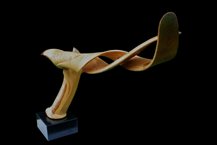 Twisted, 2014, Eschenholz/Granitsockel,Höhe/Länge ca. 40cm X 70cm