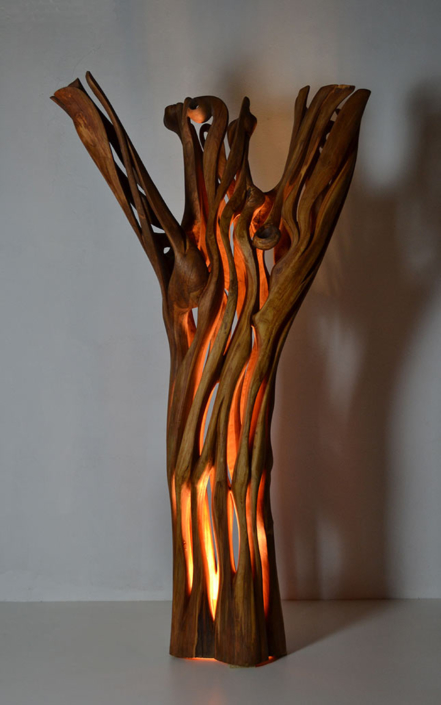 Angel, 2018, Kirschbaum/LED Lichtquelle, Höhe ca. 2,50 m