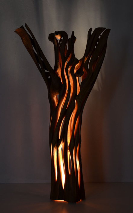 Angel, 2018, Kirschbaum/LED Lichtquelle, Höhe ca. 2,50 m