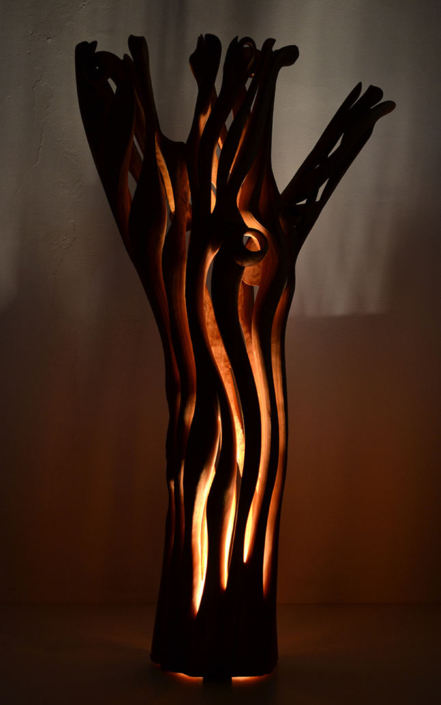Angel, 2018, Kirschbaum/LED Lichtquelle, Höhe ca. 2,50 m