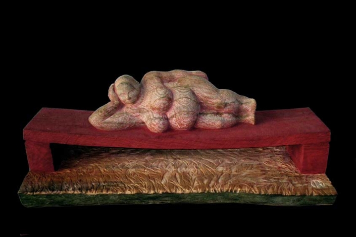 Big Mama, 2009, Eschenholz/Acrylfarbe, Länge/Höhe ca. 80cm X 30cm