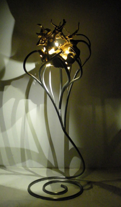 In Touch, 2015, Ilexwurzel/Stahl/LED Lichtquelle, Höhe ca. 1,50 m In Touch, 2015, Ilexwurzel/Stahl/LED Lichtquelle, Höhe ca. 1,50 m