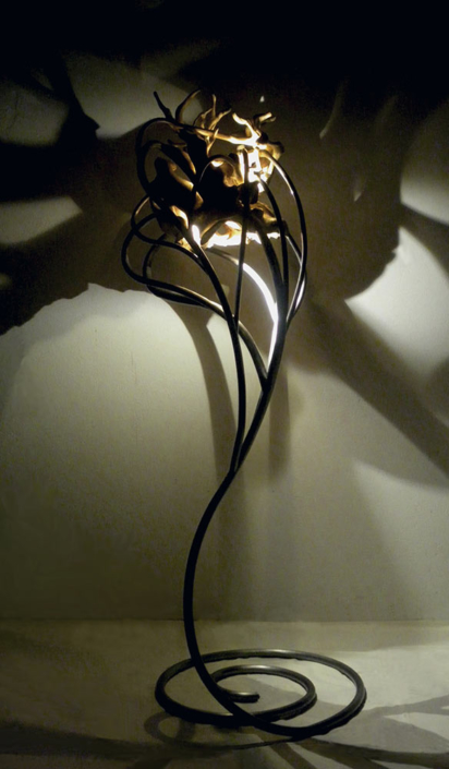 In Touch, 2015, Ilexwurzel/Stahl/LED Lichtquelle, Höhe ca. 1,50 m