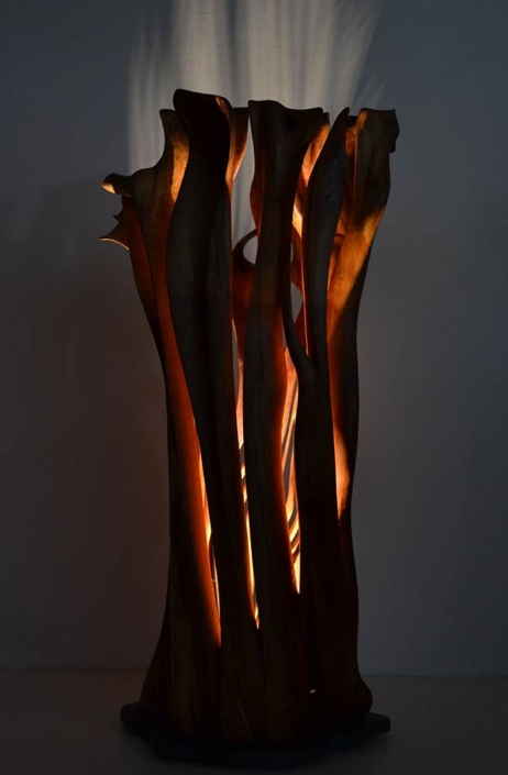 Sinfonia in Legno e Luce, 2016, Kirschbaum/Schiefersockel/LED Lichtquelle, Höhe ca. 1,60m Sinfonia in Legno e Luce, 2016, Kirschbaum/Schiefersockel/LED Lichtquelle, Höhe ca. 1,60m