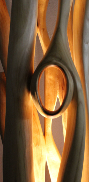 Twists and Turns, 2017, Mammutbaum/Stahlsockel/LED Lichtquelle, Höhe ca. 1,60m, Objekt ist bereits verkauft