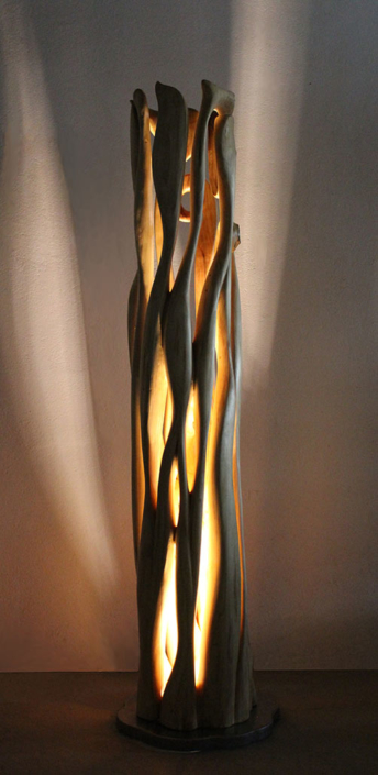 Twists and Turns, 2017, Mammutbaum/Stahlsockel/LED Lichtquelle, Höhe ca. 1,60m