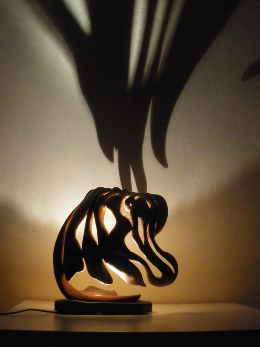 Wellengang, 2013, Ulmenholz/Schiefersockel/Halogenlichtquelle, Höhe ca. 40 cm Wellengang, 2013, Ulmenholz/Schiefersockel/Halogenlichtquelle, Höhe ca. 40 cm