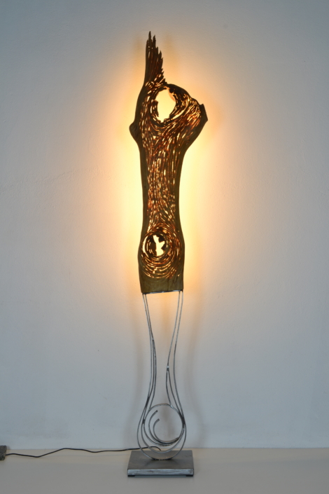 Feminina, 2017, Lindenholz/Stahl/LED Lichtquelle, Höhe ca. 200 cm, Objekt ist bereits verkauft